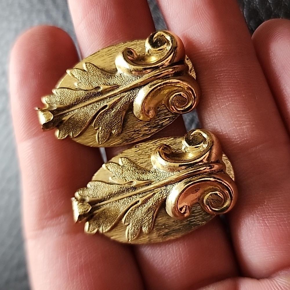 Vtg Whiting & Davis Clip On Earrings
